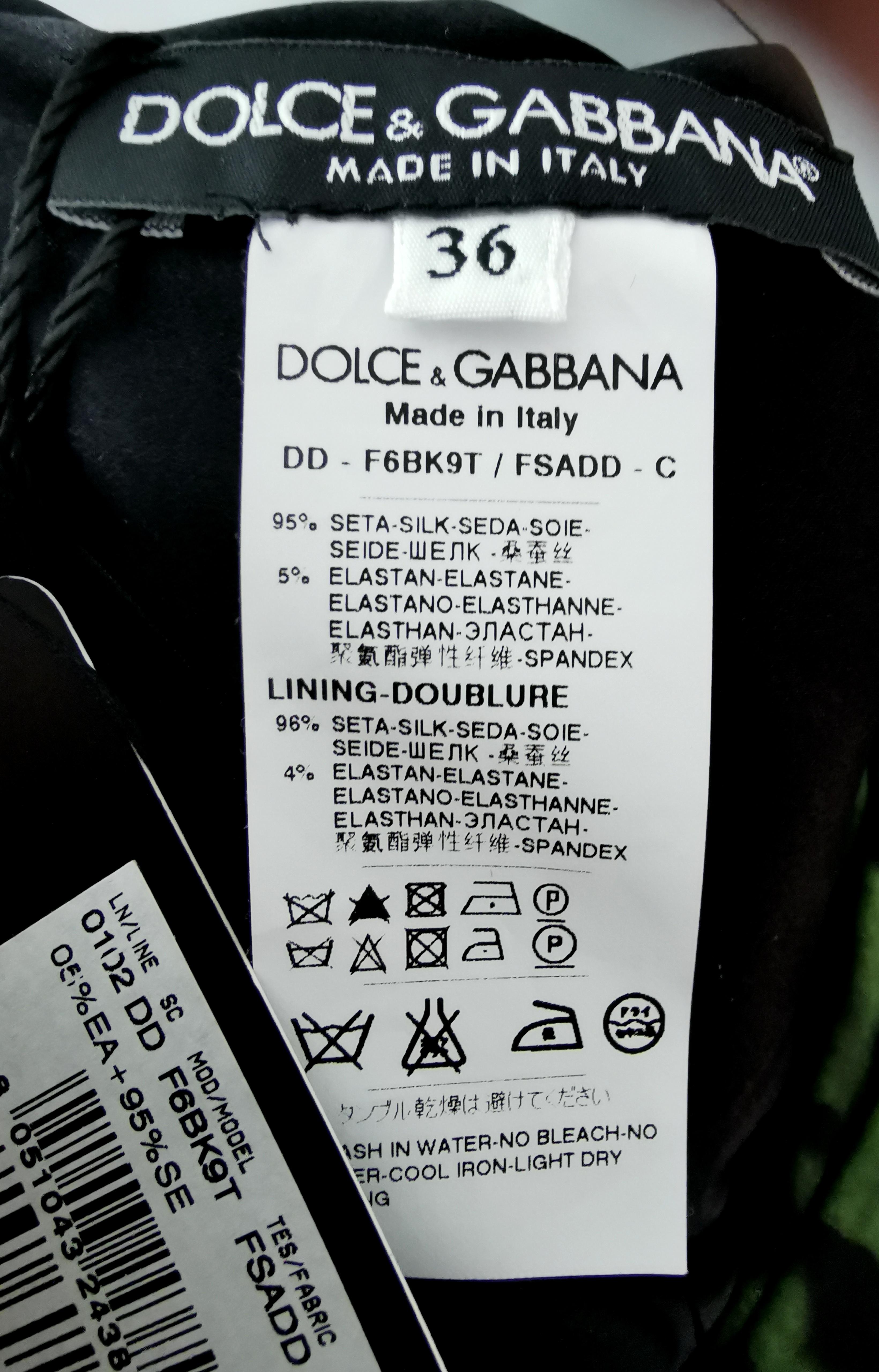Robe bodycon en soie verte imprimée léopard Dolce and Gabbana, froncée, neuve avec étiquette en vente 10