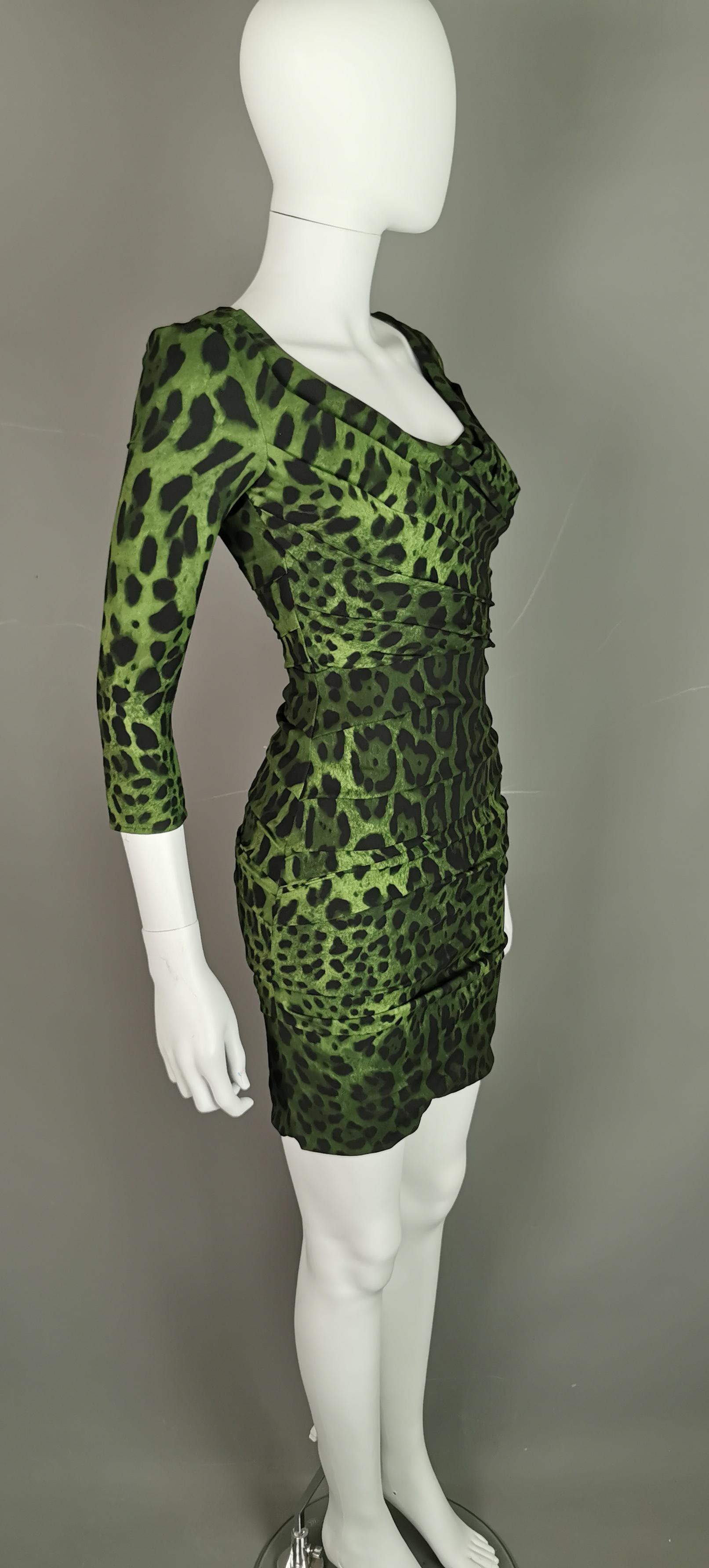 Women's Dolce and Gabbana Green leopard print silk bodycon dress, Ruched, NWT For Sale