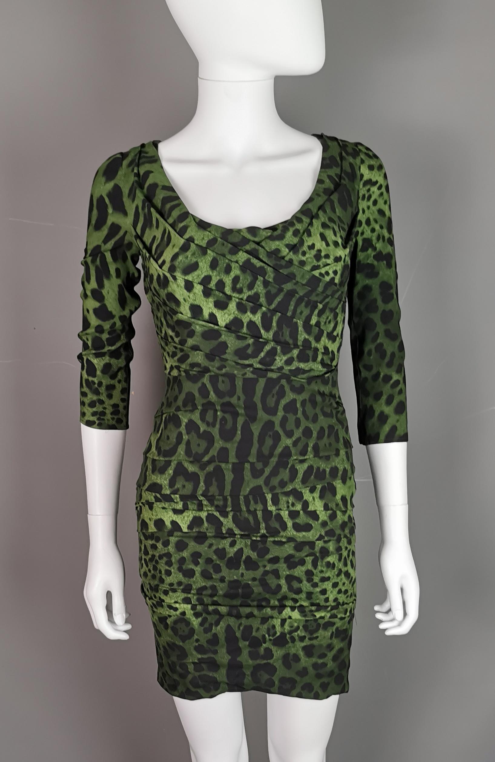 Dolce and Gabbana Green leopard print silk bodycon dress, Ruched, NWT For Sale 2