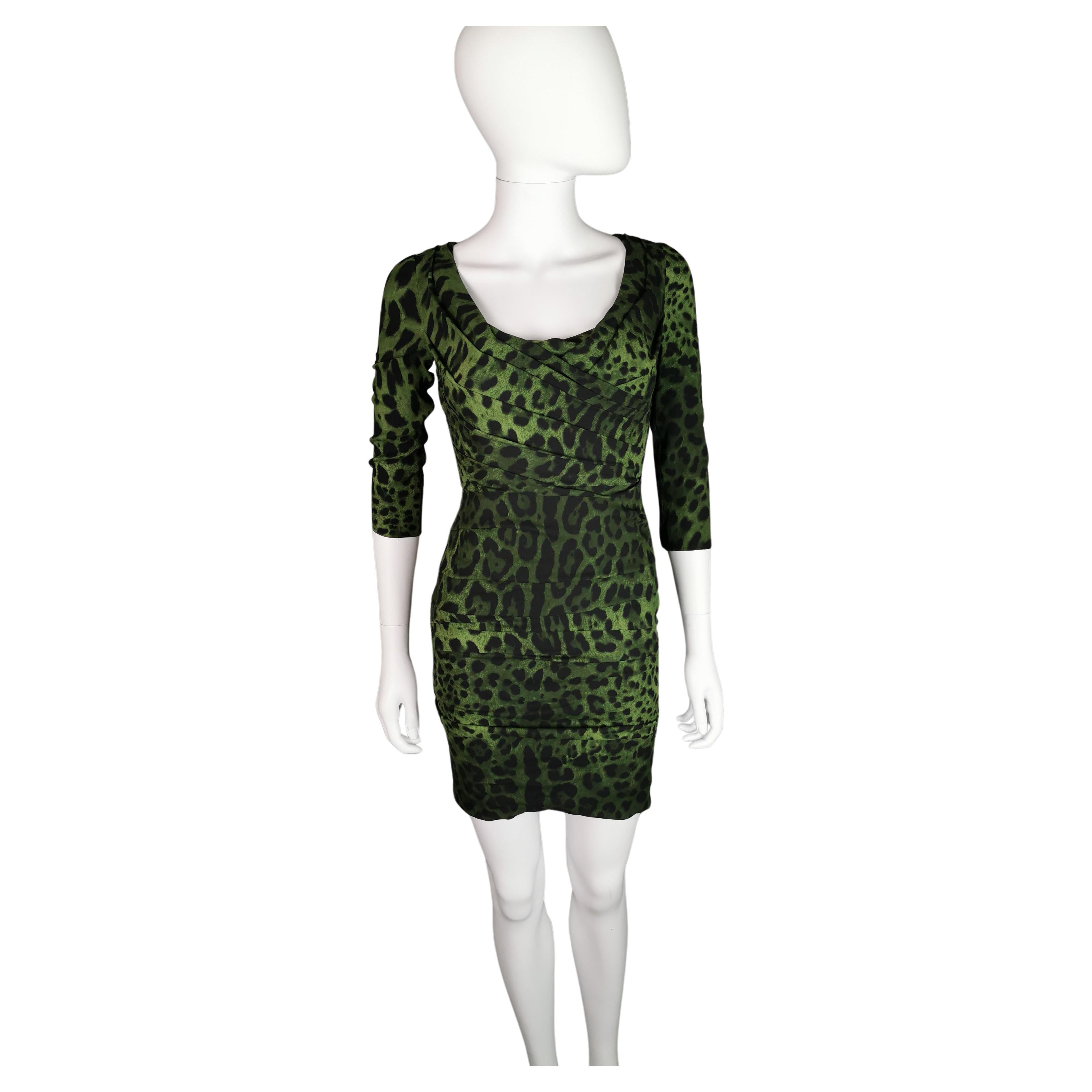 Dolce and Gabbana Green leopard print silk bodycon dress, Ruched, NWT For Sale