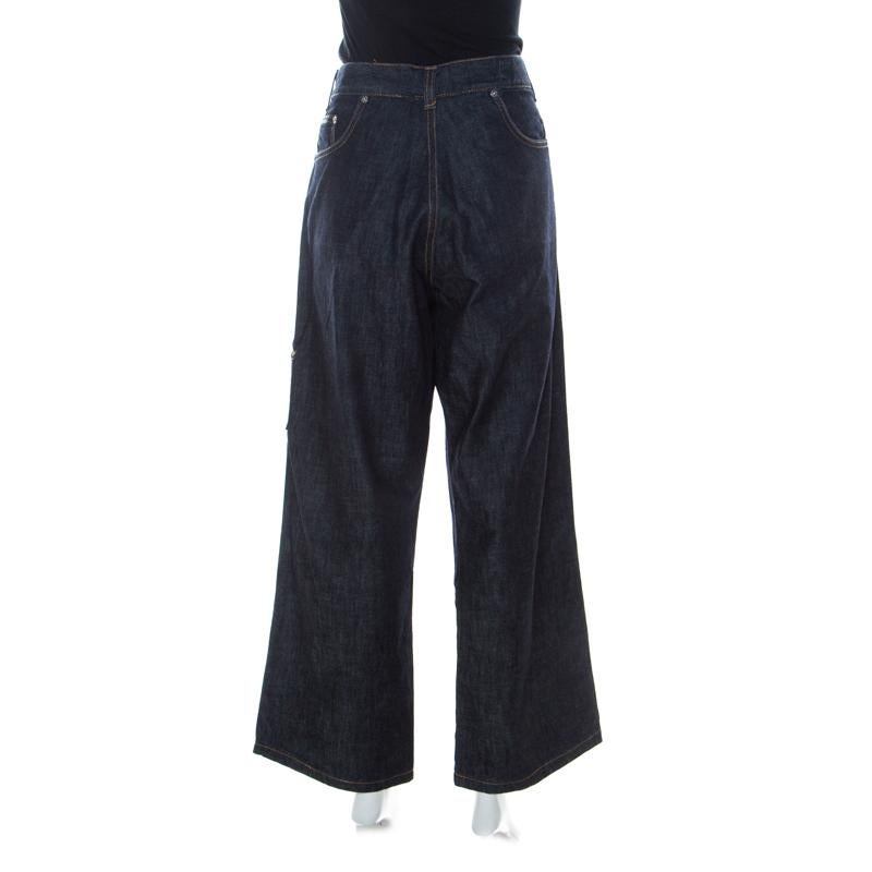 Every wardrobe deserves a good pair of jeans and what better than these chic ones from Dolce and Gabbana! The indigo jeans are made of 100% cotton and feature a wide-leg silhouette. They come equipped with a zip closure and interesting reverse
