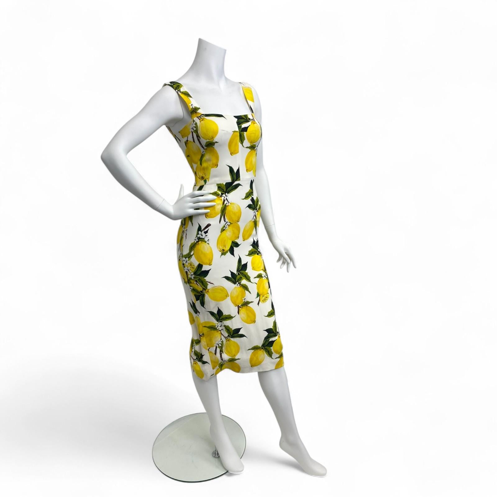 Dolce and Gabbana Lemon Print Sleeveless Midi Sheath Dress Sz: 38 In Excellent Condition For Sale In West Hartford, CT
