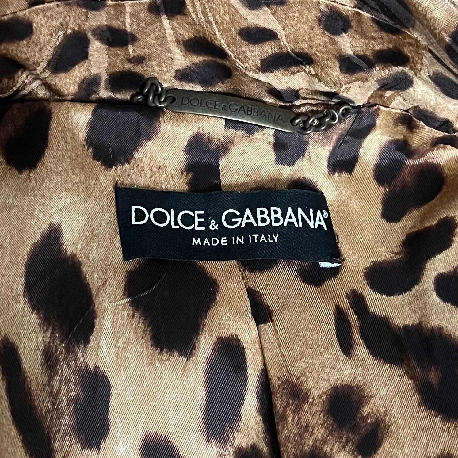 Dolce and Gabbana Leopard Print Double Breasted Trench Coat For Sale 2