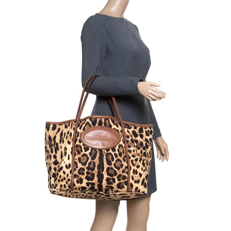 You know what would be the perfect tote to swing for your daily errands or sprees? This one here from Dolce&Gabbana. It is perfect! Crafted from leopard-printed fabric, the bag has a lovely shape, two leather handles and a spacious