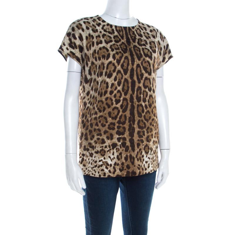 When it comes to Dolce and Gabbana creations, you are sure to make them a part of your closet! This blouse is made of a viscose and cotton blend and features a leopard print all over it. It flaunts a round neckline, short sleeves, and a boxy fit