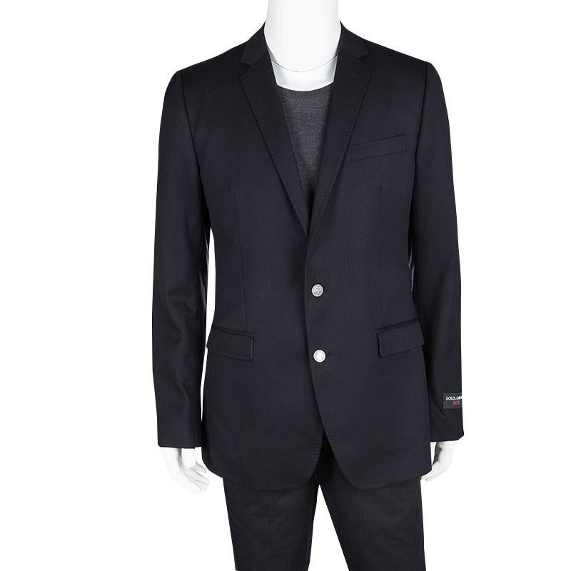 This blazer from Dolce&Gabbana is here to enhance your impeccable style. It has been finely tailored from wool and detailed with two front buttons, pockets, and the brand label on one of the sleeves. Navy blue and stylish, this piece will make an