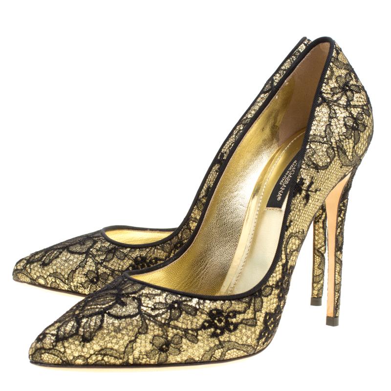 Dolce and Gabbana Metallic Gold Glitter and Black Chantilly Lace Pointed Toe Pum In New Condition In Dubai, Al Qouz 2