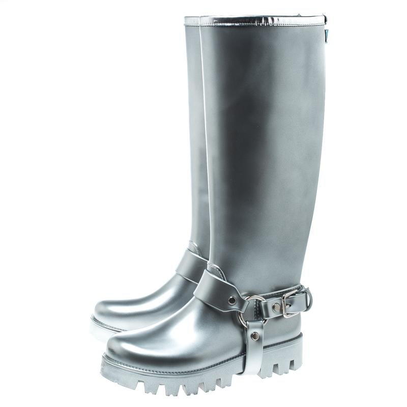 Dolce and Gabbana Metallic Silver Platform Rain Boots Size 37 In New Condition In Dubai, Al Qouz 2