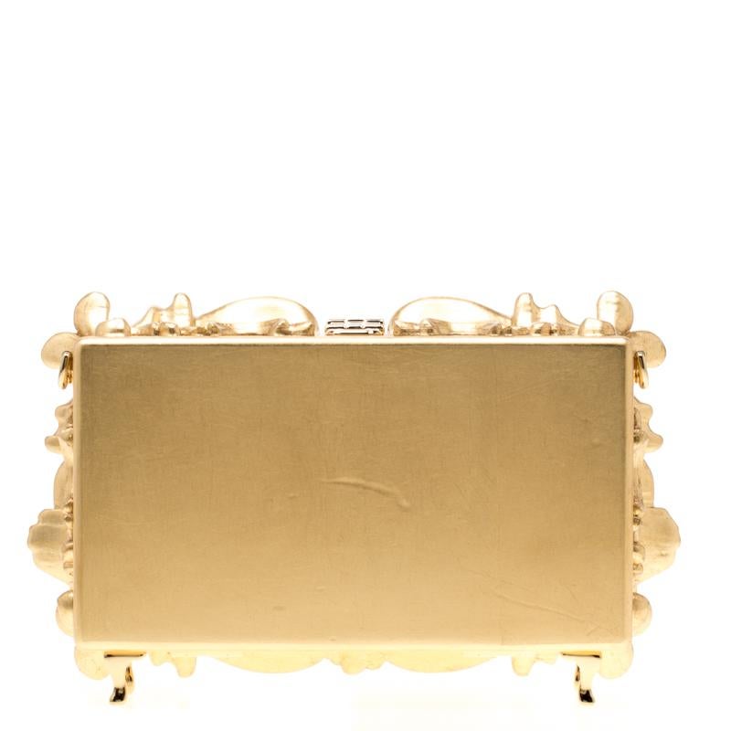 How this bag from Dolce & Gabbana tugs at our heartstrings and brings such joy to our eyes! In a design that is even hard to imagine, the extravagant Italian brand offers you a bag that is made from gold-tone hardware and acrylic. A shiny turn-lock