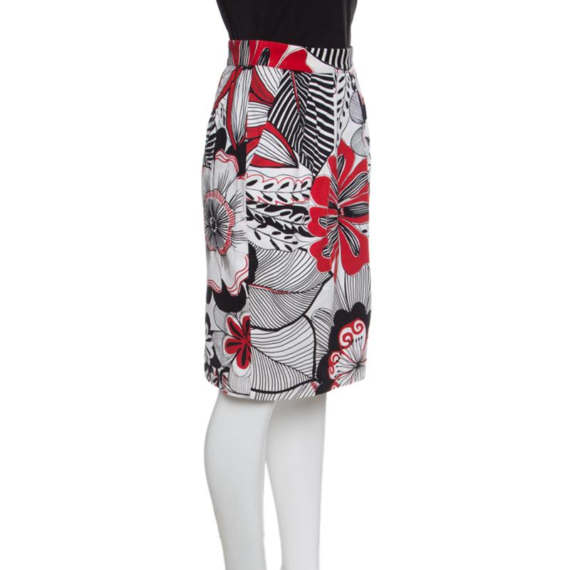 Dolce and Gabbana are known for clothes that exude strong feminity and charm. This skirt features a multicoloured floral print all over, a high waist and zip closure at the rear. Team it up with a tank top and block heel sandals on your casual