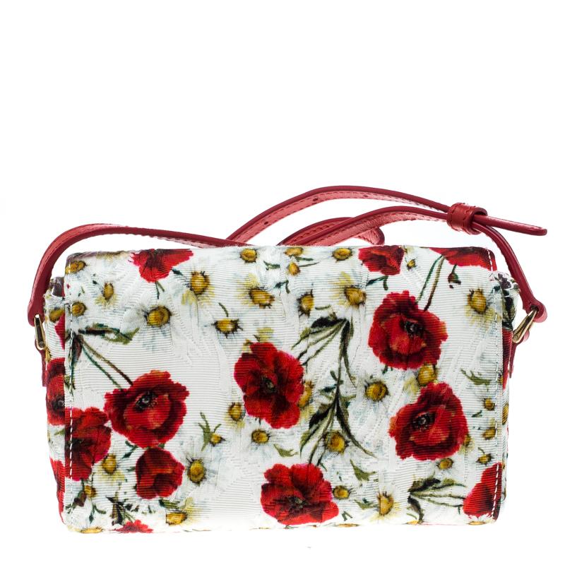 Don a laidback look with this lovely Brocade bag from Dolce and Gabbana. It has beautiful exterior crafted with fabric and printed with multicoloured florals along with a gold-tone logo plaque on the front flap. Its satin-lined interior will hold