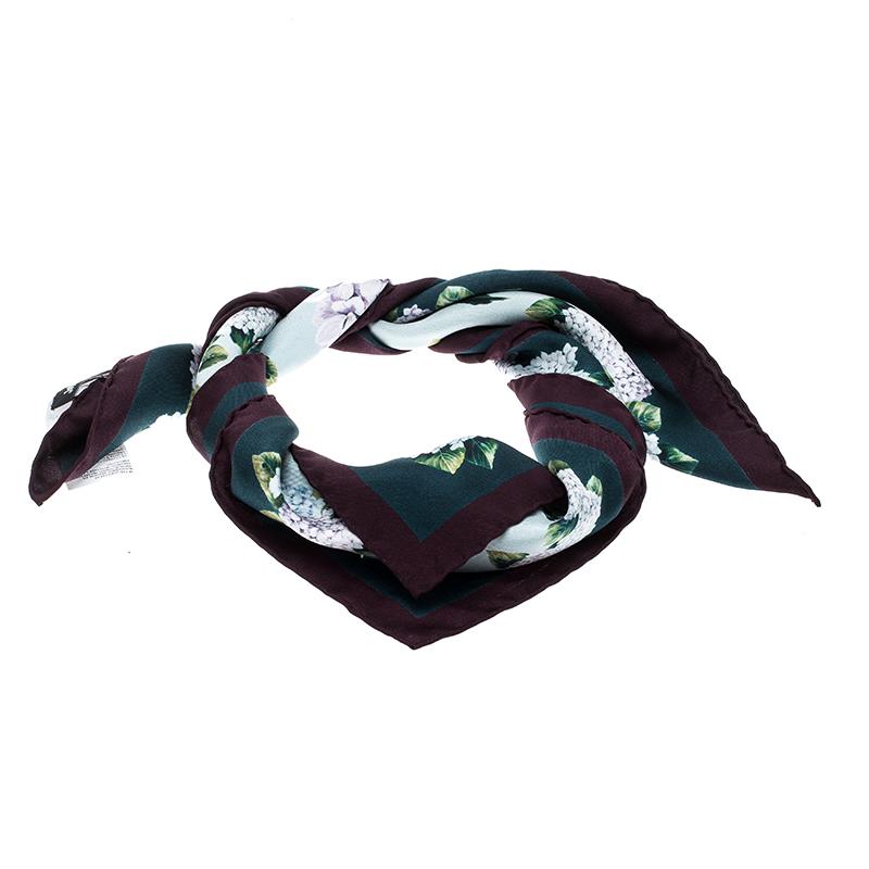 These days scarves have become an essential accessory in fashion and this one here from Dolce and Gabbana is a state-of-the-art piece. The square structure offers a great liberty to be adorned in different ways. It is made with the softest fabric