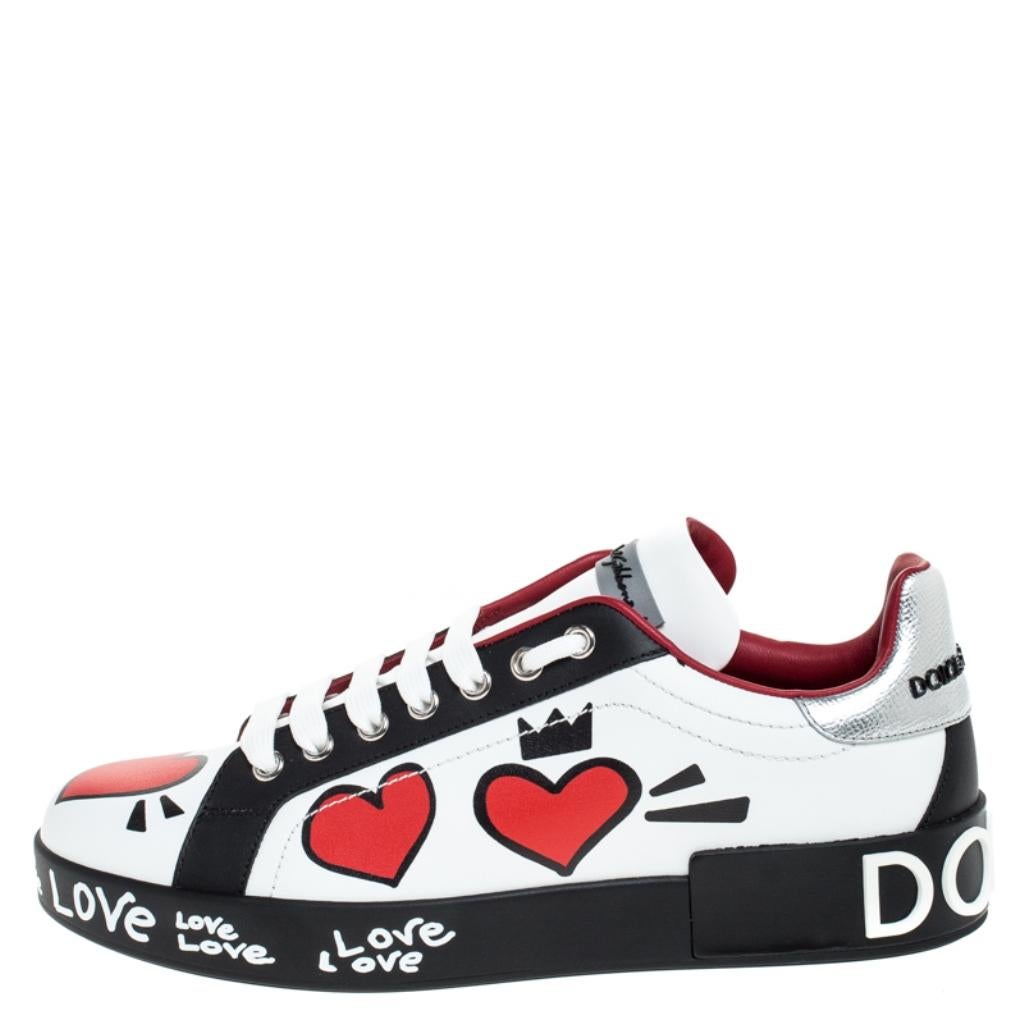 You're sure to win hearts with these sneakers from Dolce&Gabbana. Crafted from leather, the trendy shoes carry round toes, lace-ups and detailing of red hearts and the brand name all over. They are sure to lend one the perfect combination of comfort