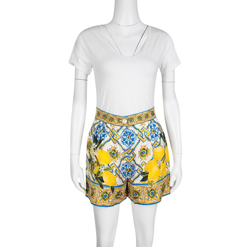 This one is a sumptuous piece from the house of Dolce and Gabbana. Fabulously crafted in Italy, these gorgeous shorts have been cut from lustrous silk and adorned with a multicolored lemon print. Channel the brand's stylish Sicilian vibe by styling