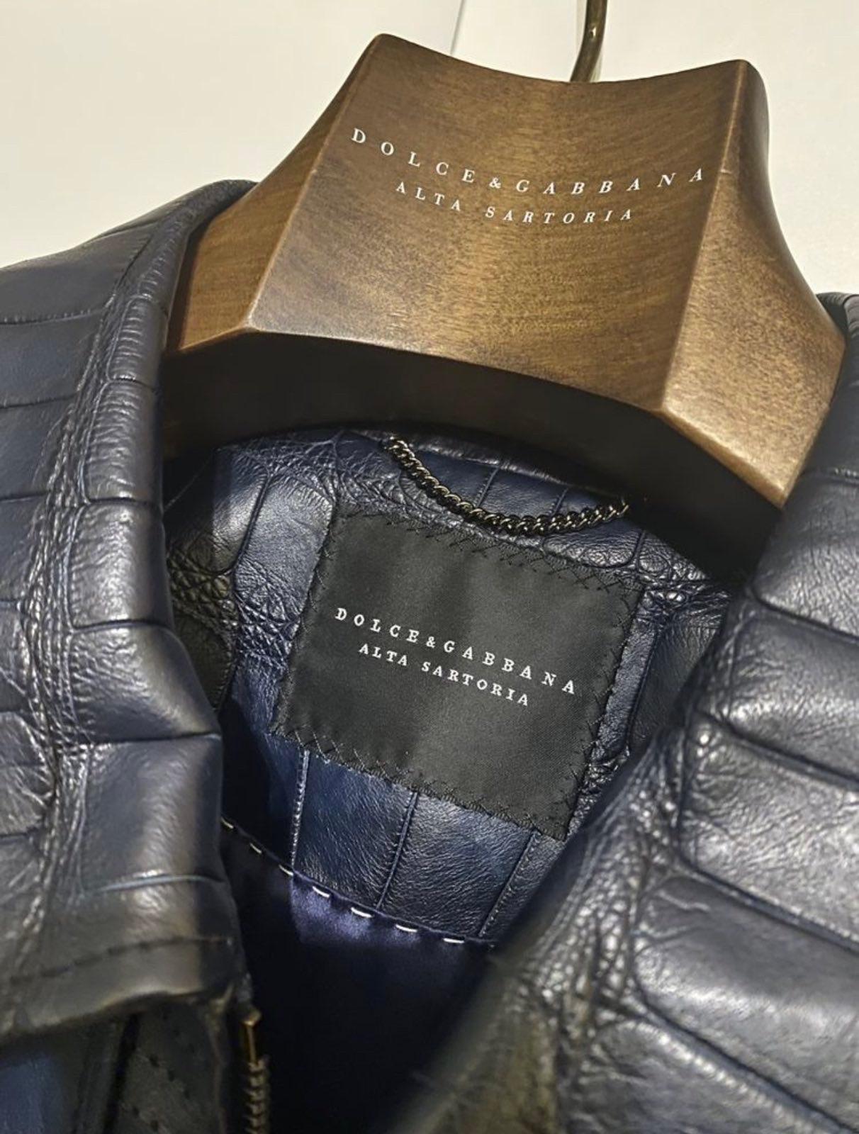 Dolce and Gabbana Navy Crocodile Bomber Jacket In Good Condition For Sale In Krakow, PL