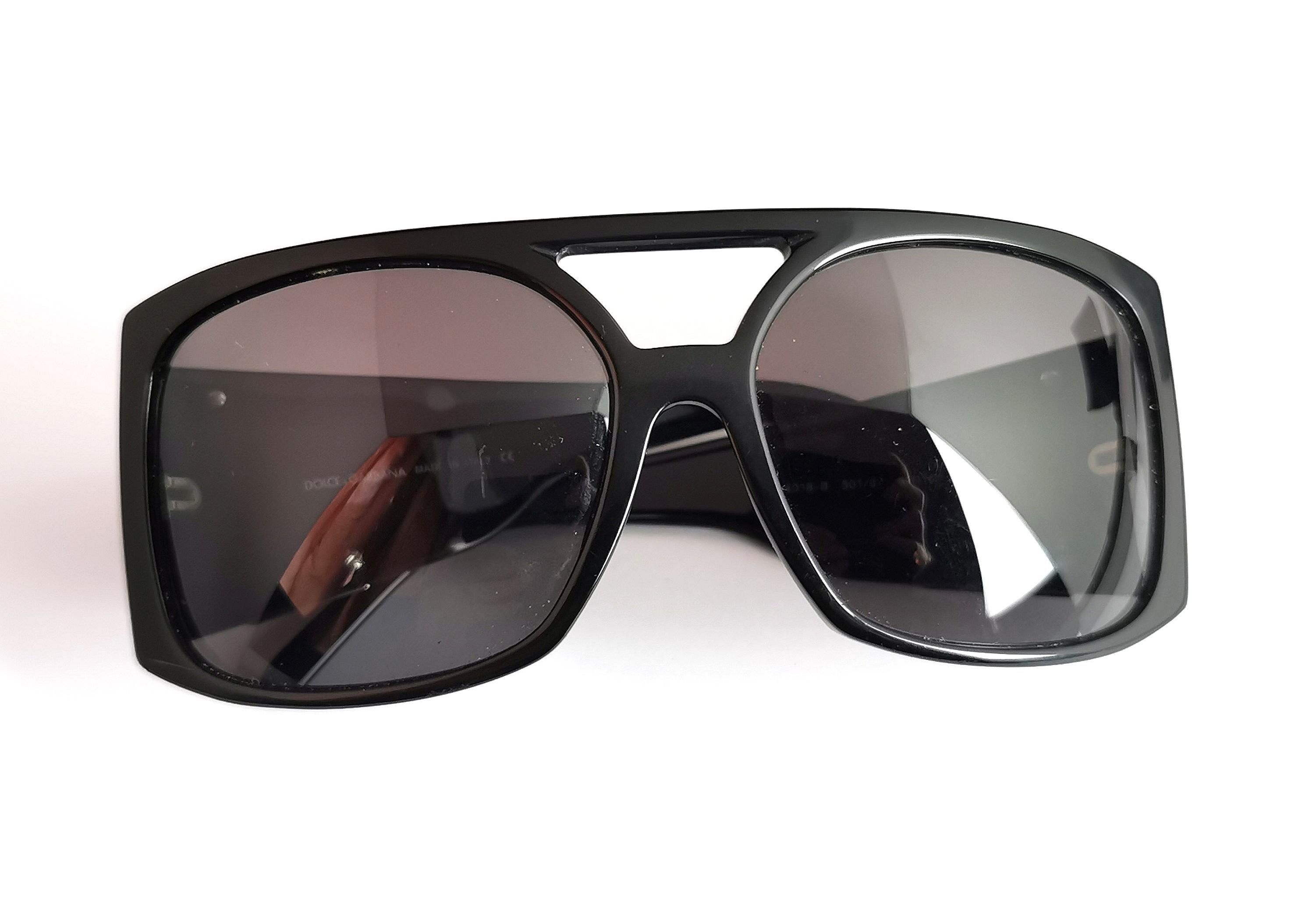 Dolce and gabbana oversized sunglasses, Black, Logo 2
