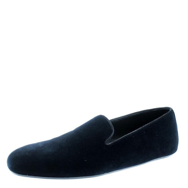 Embodying a true blend of luxury and comfort is this pair of smoking slippers from the house of Dolce & Gabbana. Crafted from velvet, the pair has an oxford blue shade and sturdy leather soles.

Includes: Original Dustbag, Original Box

