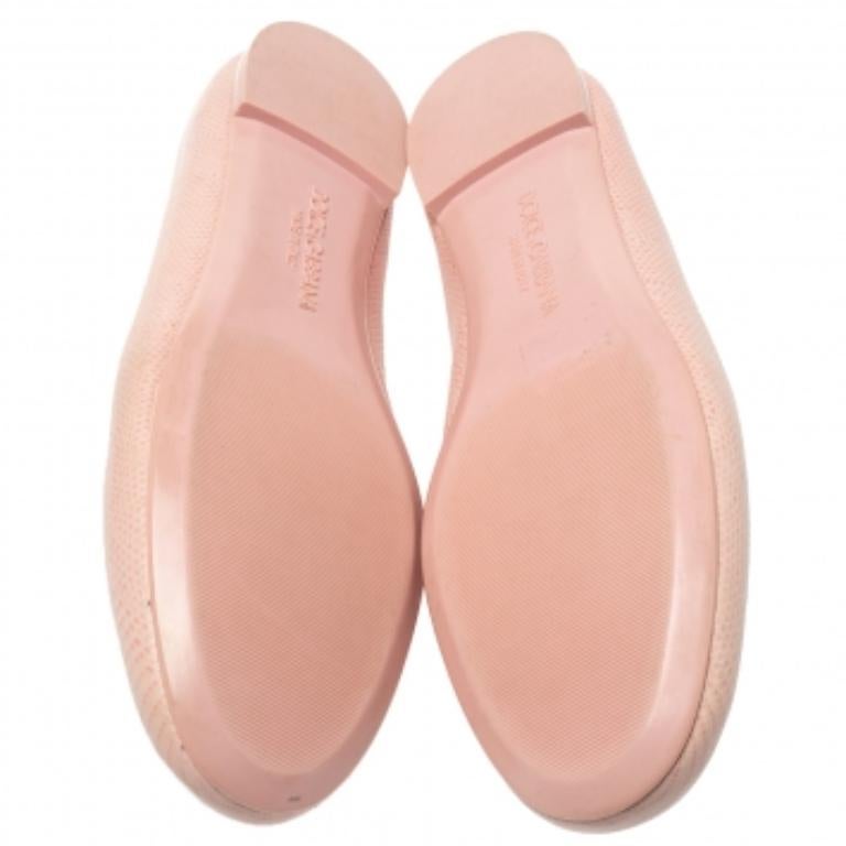 Dolce & Gabbana - Ballerines en cuir gaufré rose avec nœud Taille 40 en vente 2