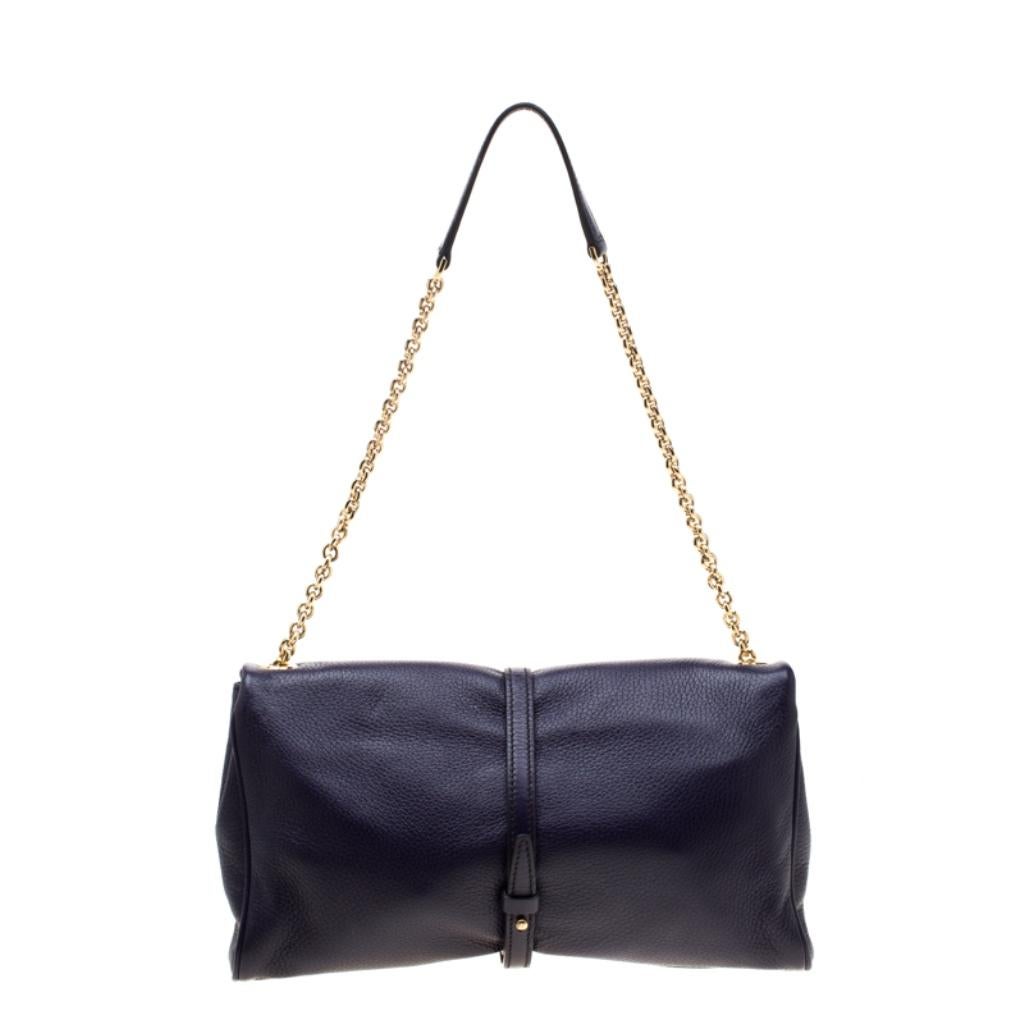Add a touch of purple to your attire with this attractive leather bag. It has a fabric-lined interior, a chain handle with leather rest, and the logo plaque on the front. This beauty from Dolce & Gabbana is both durable and fashionable!

Includes: