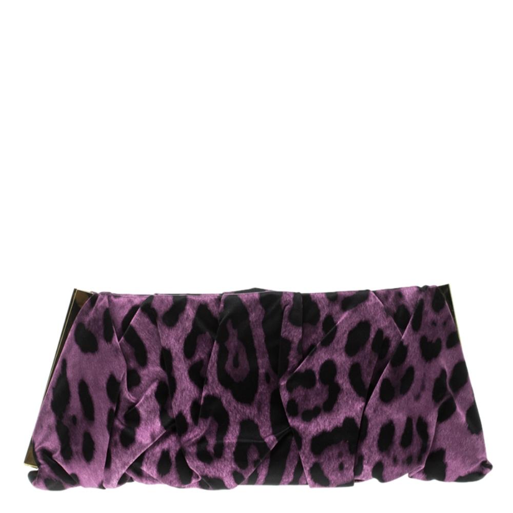 Dolce and Gabbana bring to you the perfect accessory for any evening occasion. Exquisitely crafted into a overlapping fabric fold design, this leopard print clutch can be paired with any ensemble to impart a look of pure grace and