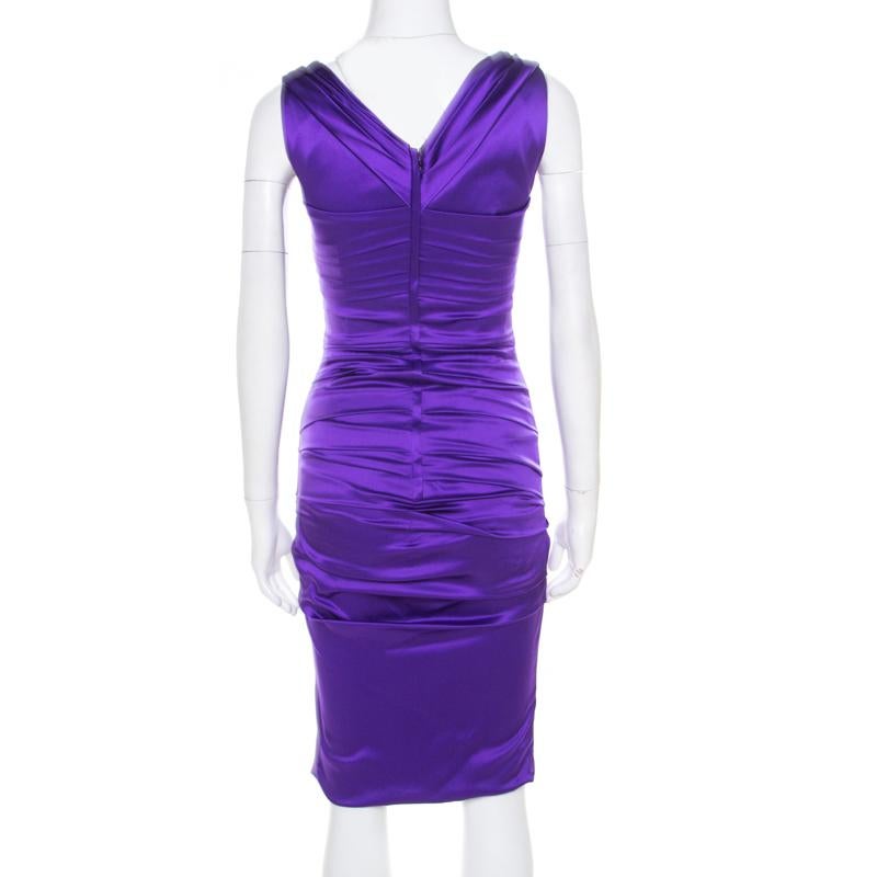 Very stylish and oh so lovely, this sleeveless dress from Dolce and Gabbana is sure to help you make an impression! It features a pretty purple hue all over and flaunts a ruched silhouette. A square cut neckline that goes V towards the rear and a