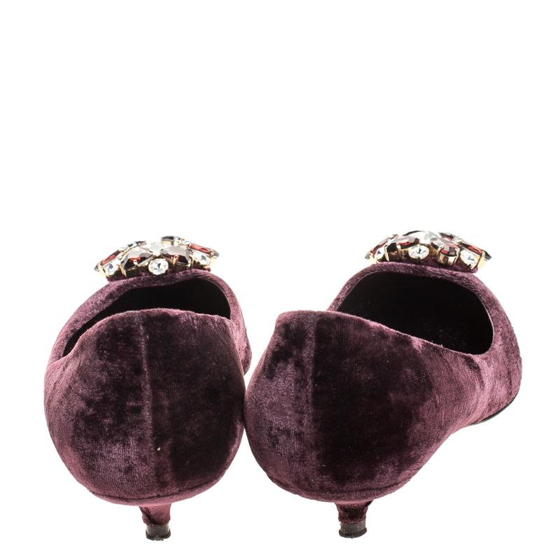 Dolce and Gabbana Purple Velvet Crystal Embellished Bellucci Pumps Size 38 In Good Condition In Dubai, Al Qouz 2