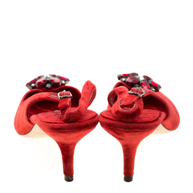Dolce And Gabbana Red Bellucci Embellished Pointed Toe Slingback Sandals Size 38 In New Condition In Dubai, Al Qouz 2