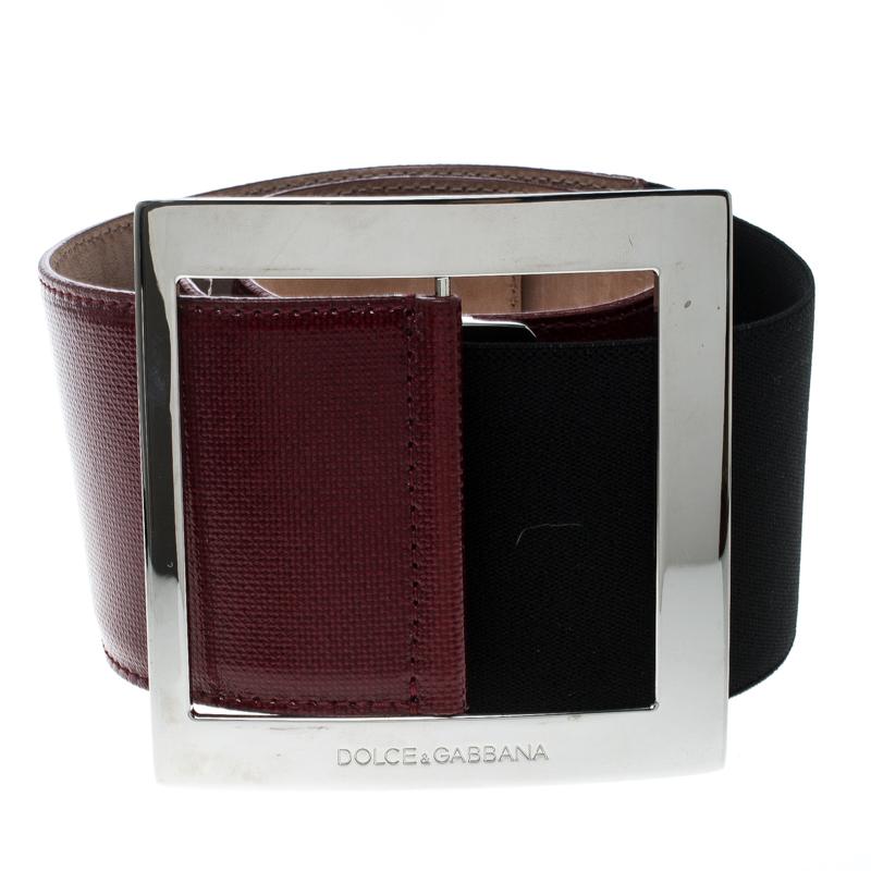 A classic add-on to your collection of belts, this Dolce and Gabbana belt has been crafted from coated canvas in Italy. It has a lovely red coloured exterior and a square silver-tone buckle with an engraved brand name. This piece carries a classy