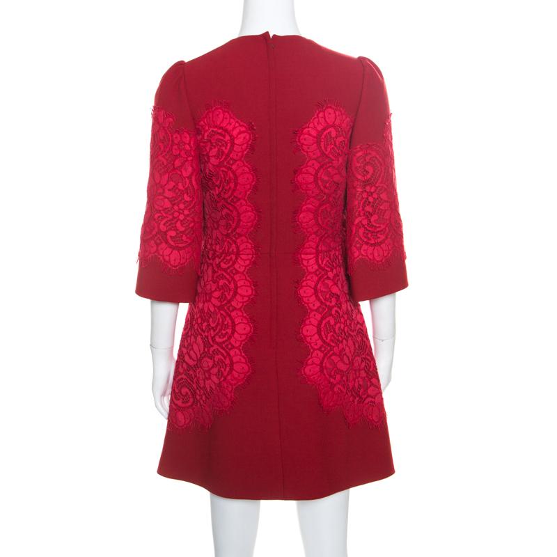 This gorgeous dress from Dolce and Gabbana is here to impress you with its fabulous design and style! The red creation is made of a blend of fabrics and features a fit and flare silhouette. It flaunts a floral lace applique detailing that looks