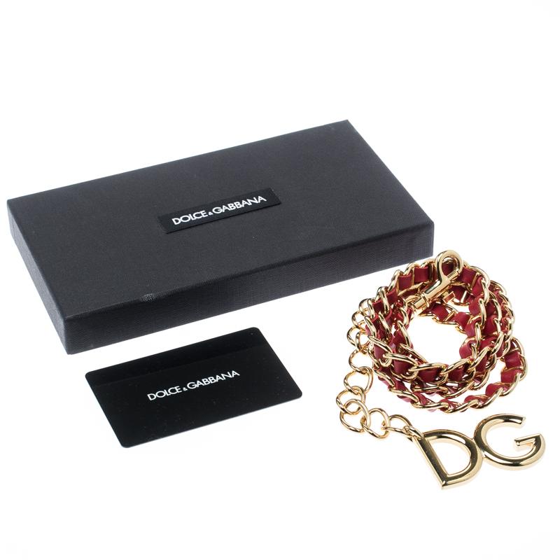 Step up your bling game with the Dolce and Gabbana chain belt. It features a gold-tone chain link and leather interlaced body along with DG letter charms. Complete with lobster clasp closure, the piece will look best with dresses and