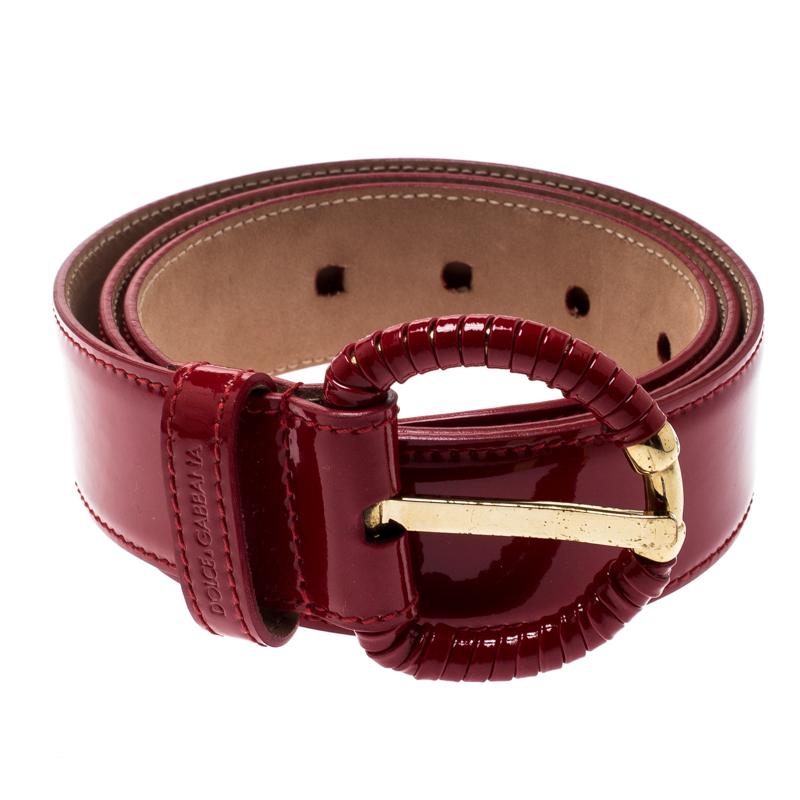 Chic, classy and just what you need to add more style to your collection. This premium piece from Dolce & Gabbana is crafted from patent leather in the vibrant shade of red. The belt will go with long shirts, dresses and bottoms. With a touch of