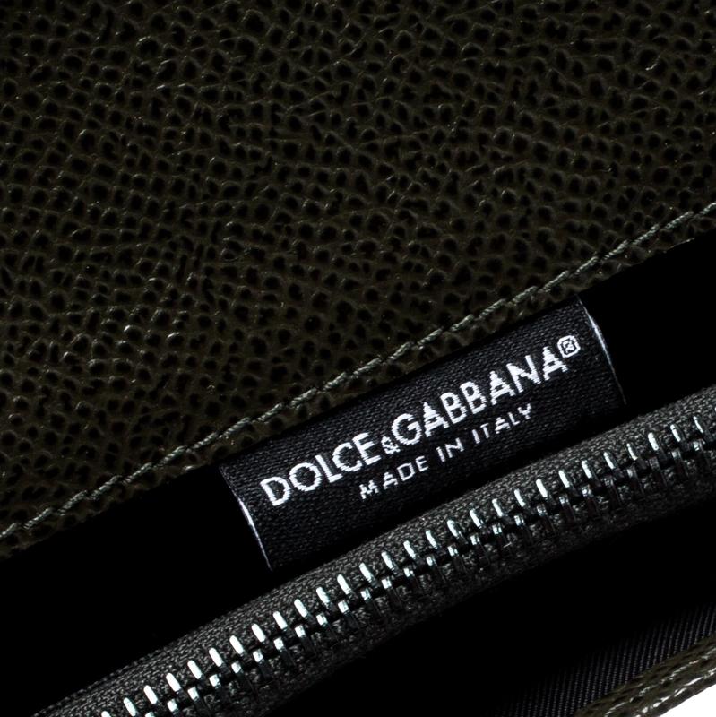 Dolce and Gabbana Seaweed Green Leather Bifold Long Wallet In New Condition In Dubai, Al Qouz 2