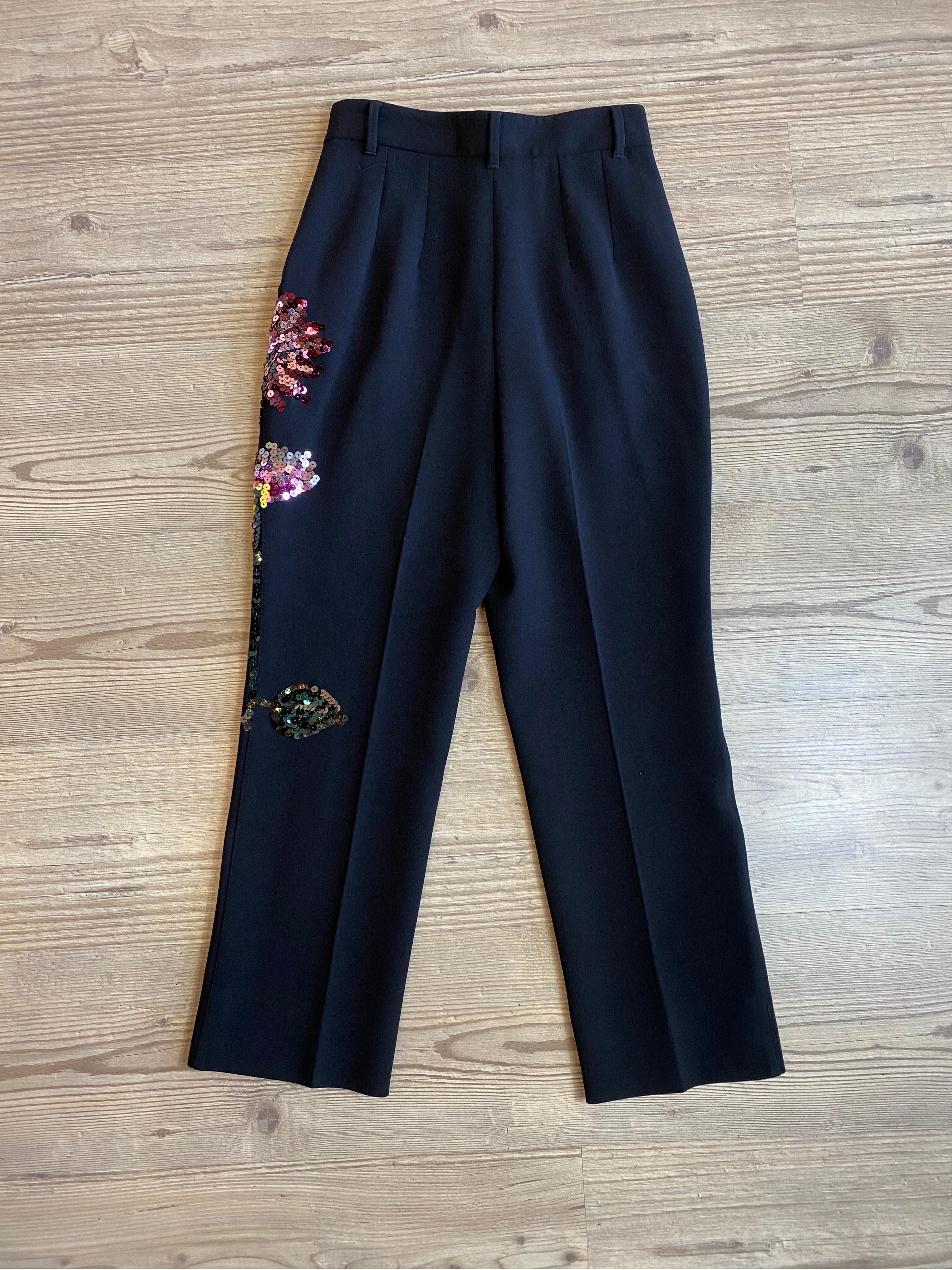 Dolce und Gabbana Schwarze Hose mit schlanken Blumenstrass-Details im Angebot 1