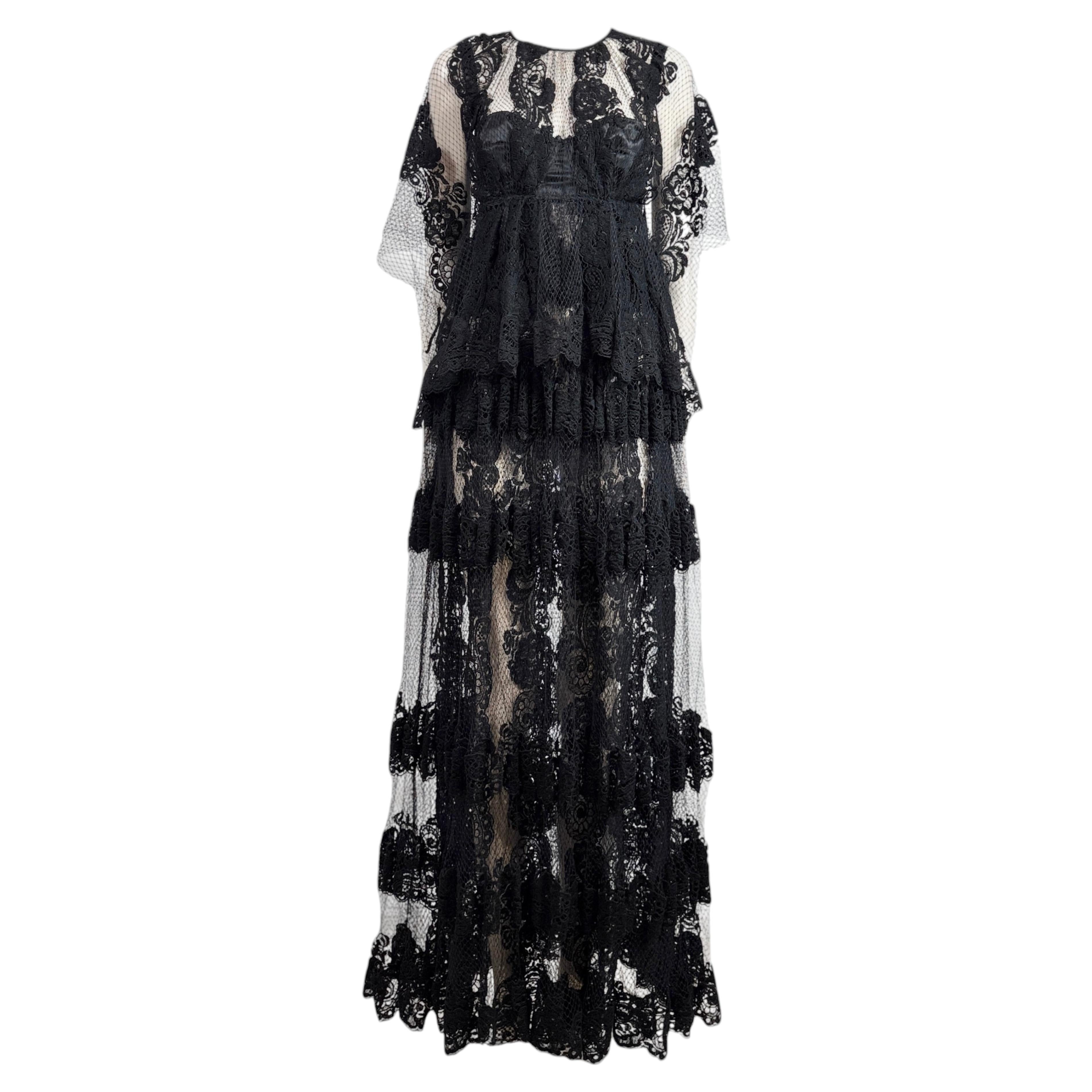 Dolce & Gabbana, collection printemps 2014, look n° 46 : robe longue en dentelle noire