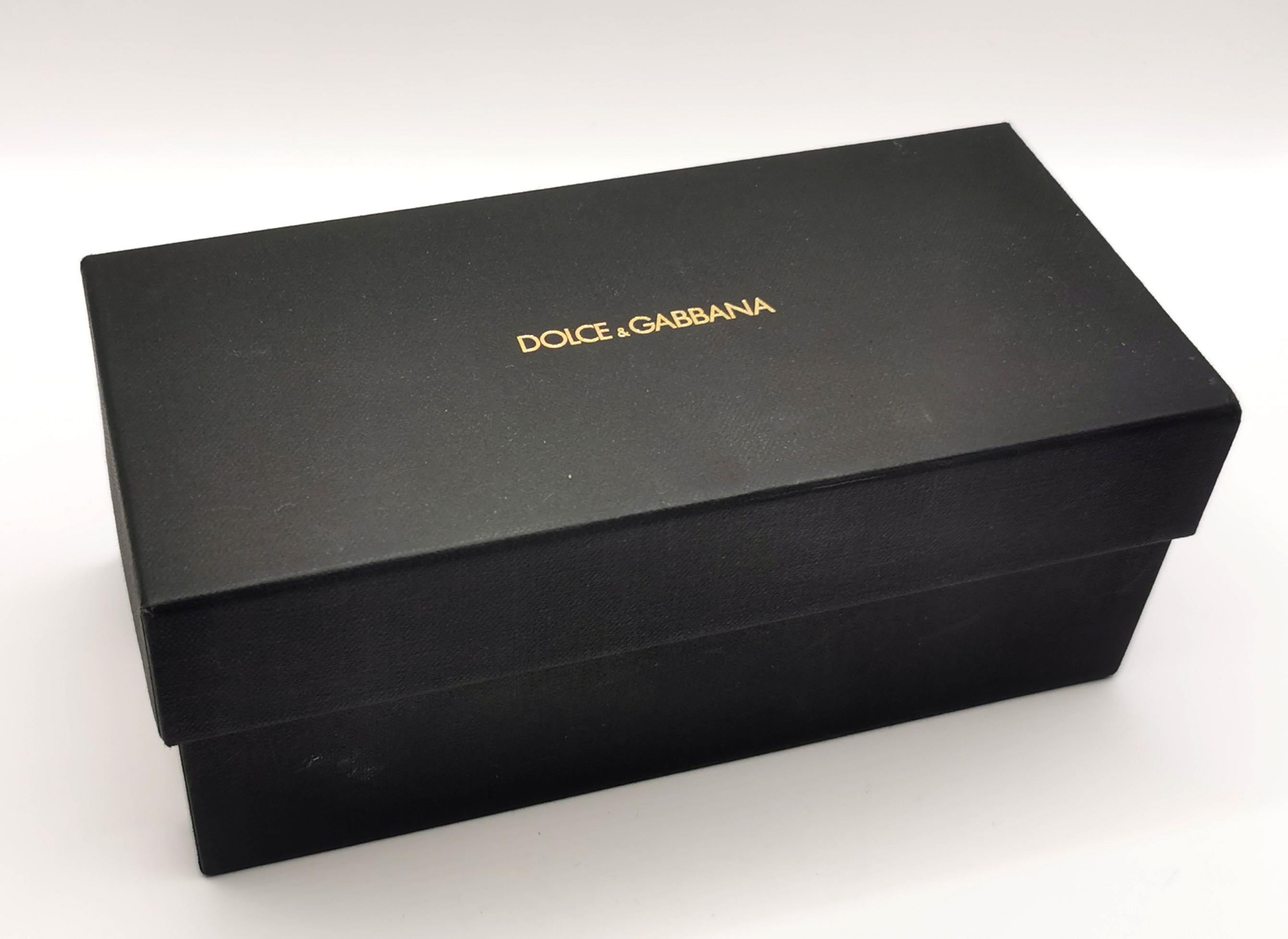 Dolce and Gabbana lunettes de soleil noires avec lentille dégradée  en vente 8