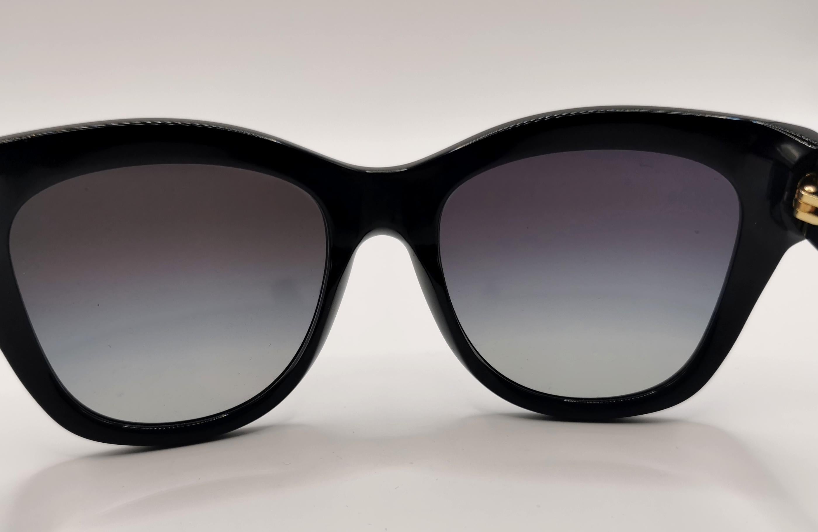 Dolce and Gabbana lunettes de soleil noires avec lentille dégradée  Bon état - En vente à NEWARK, GB