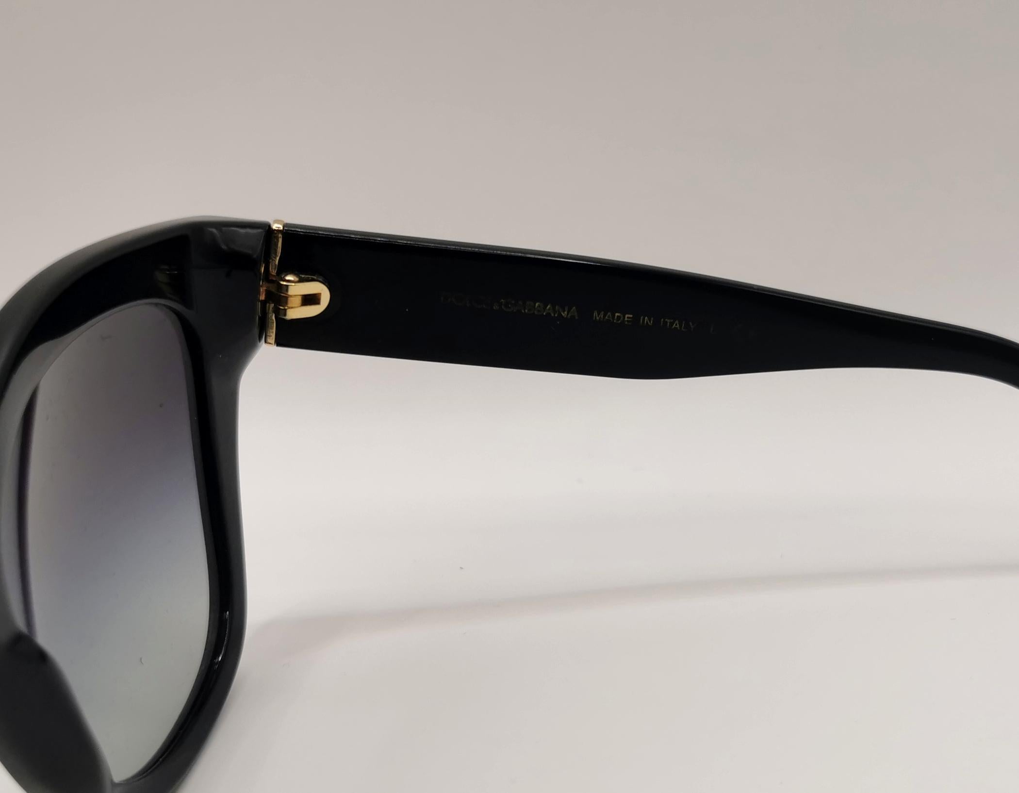 Dolce and Gabbana lunettes de soleil noires avec lentille dégradée  en vente 1