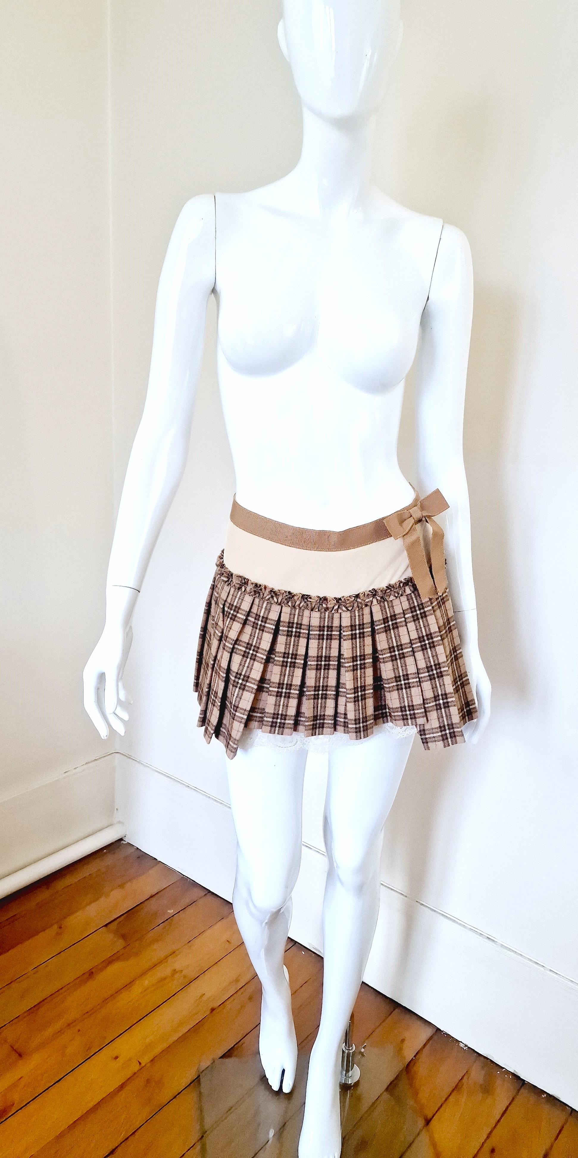 Dolce and Gabbana Tartan Trim Pleated Checked D&G Brown Lace Wool Mini Skirt In Excellent Condition For Sale In PARIS, FR