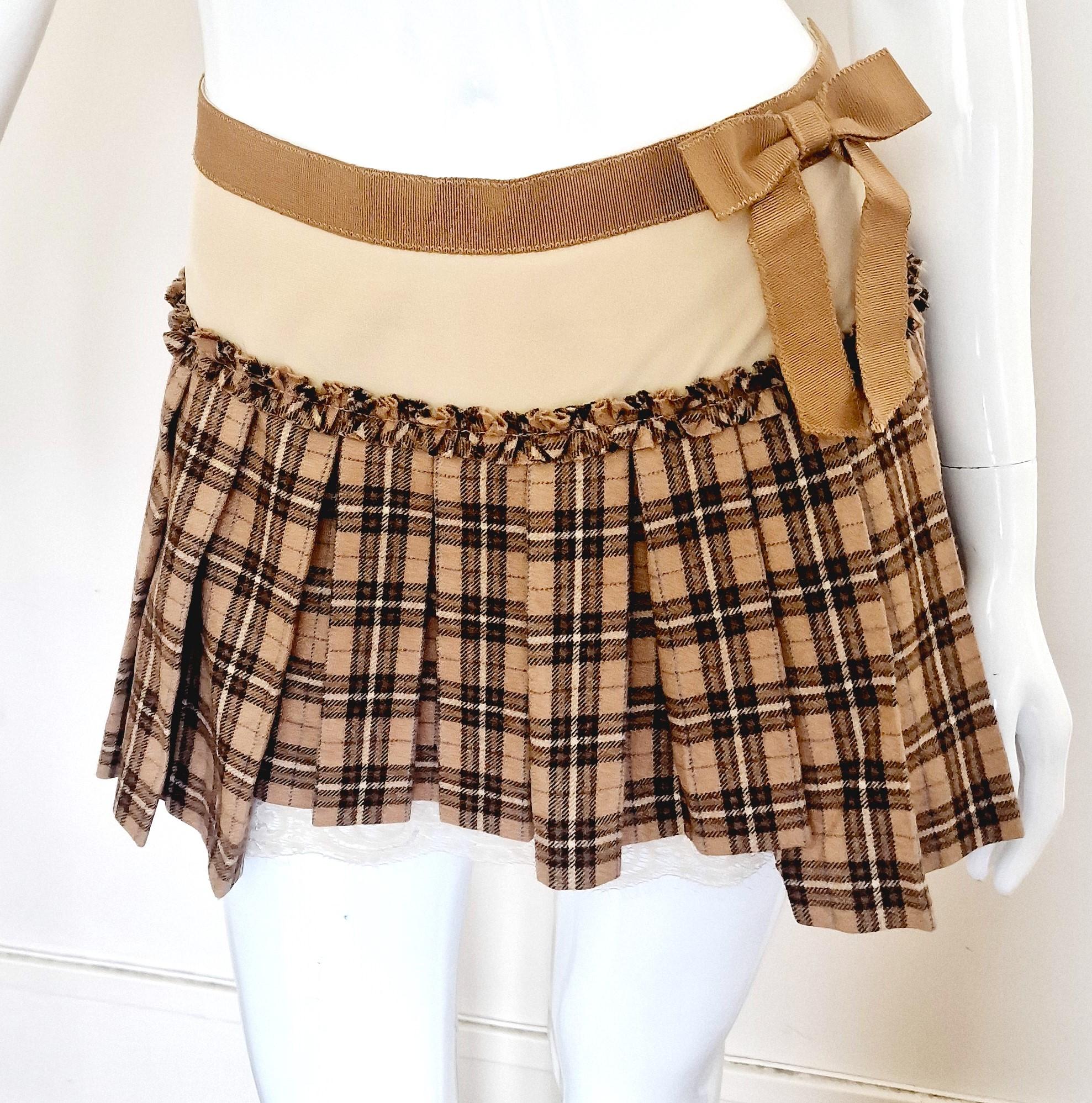Dolce and Gabbana Tartan Trim Pleated Checked D&G Brown Lace Wool Mini Skirt For Sale 3