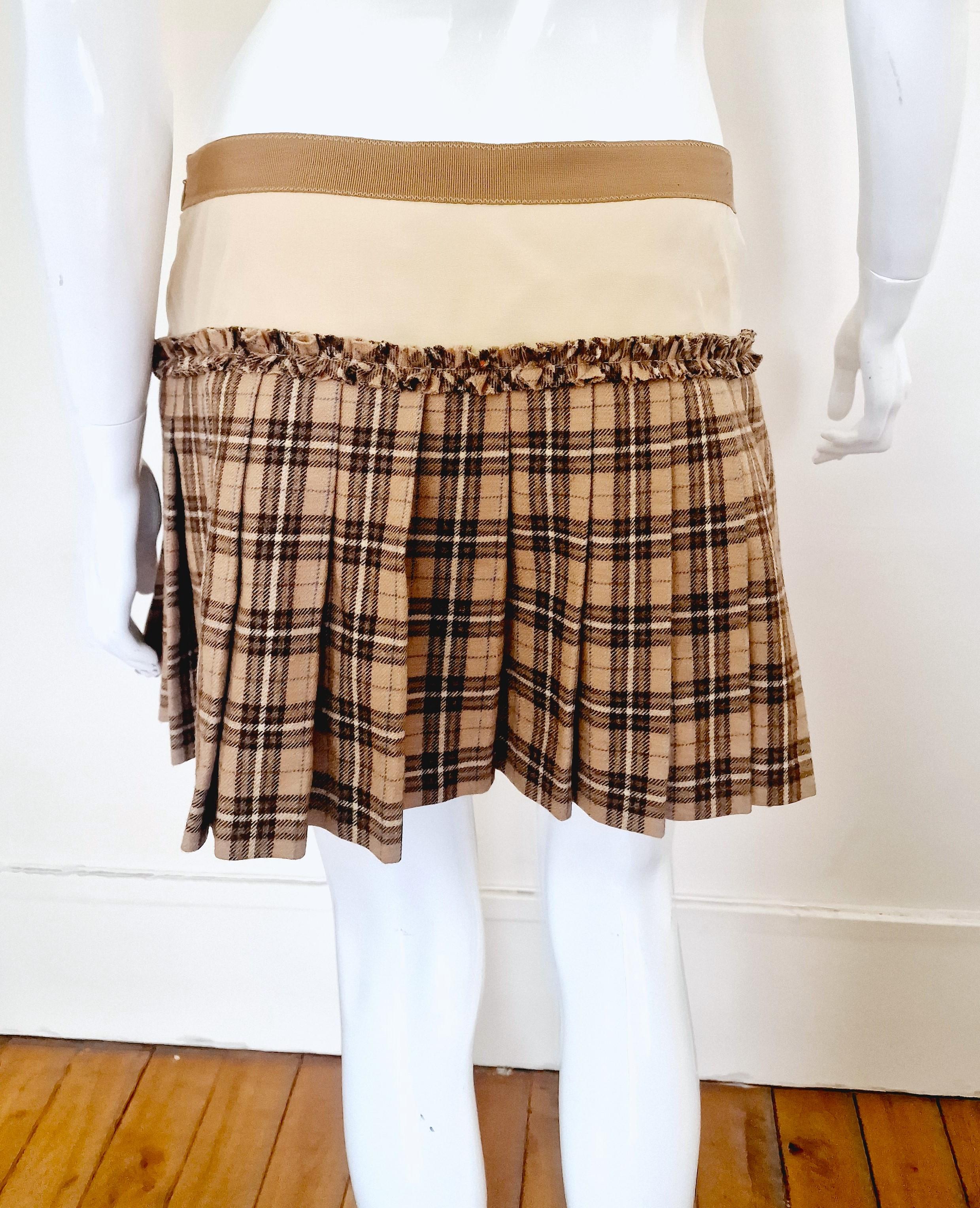 Dolce and Gabbana Tartan Trim Pleated Checked D&G Brown Lace Wool Mini Skirt For Sale 4