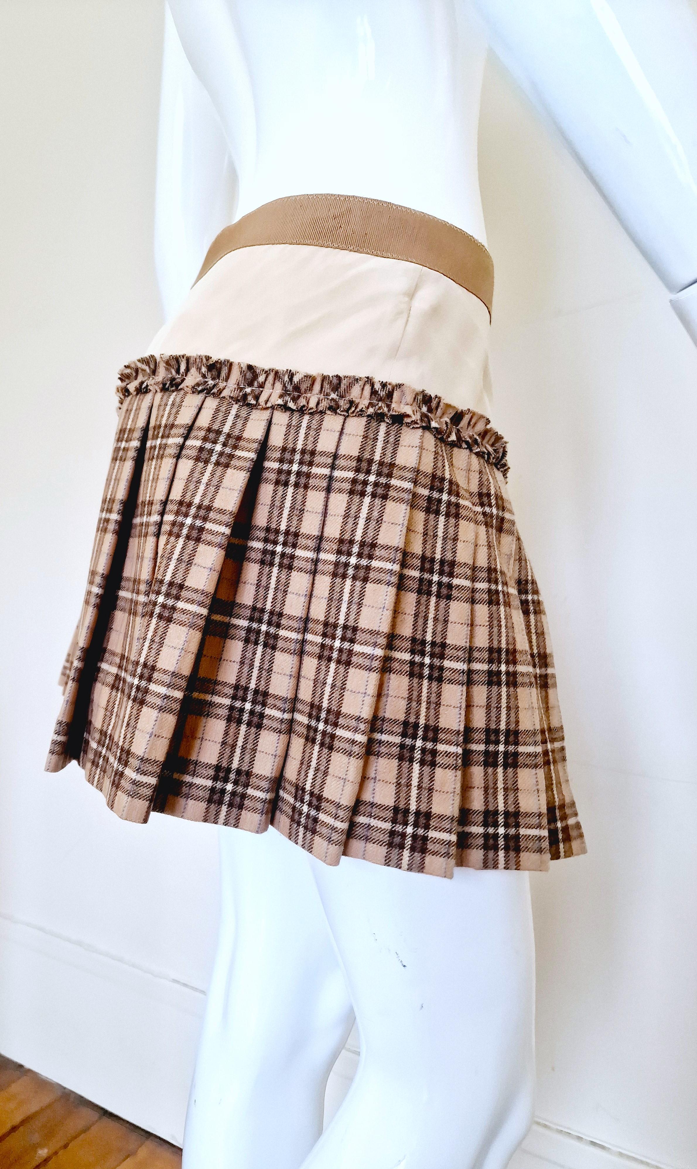 Dolce and Gabbana Tartan Trim Pleated Checked D&G Brown Lace Wool Mini Skirt For Sale 5