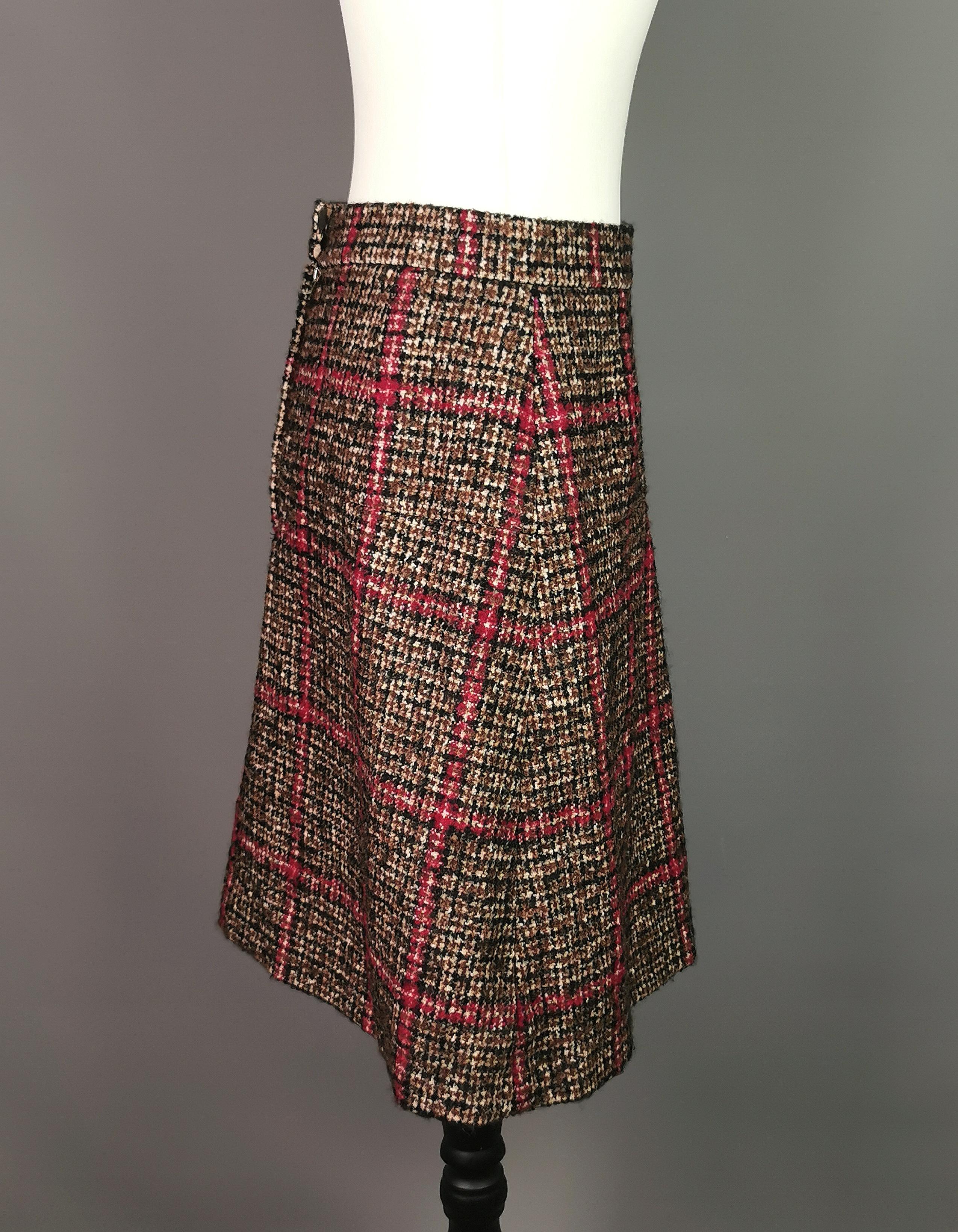 Dolce and Gabbana tweed pleat front skirt  In Good Condition For Sale In NEWARK, GB