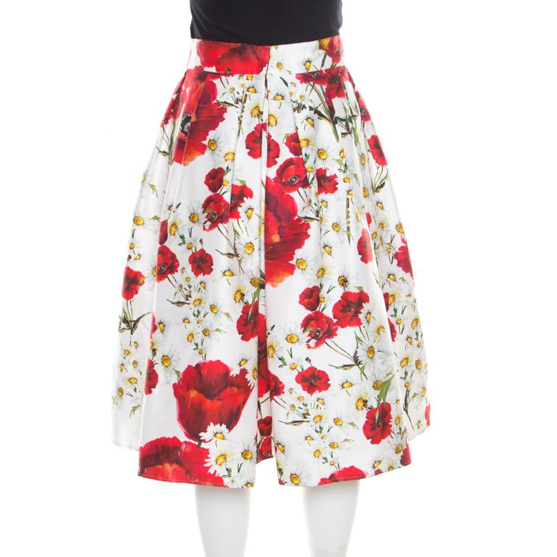 Opt for this piece from Dolce & Gabbana as it is beautifully made and simply pleasing to the eyes. It is made from a cotton blend in a pleated design and covered with prints of flowers. Slingback sandals and a satin top will complement the skirt