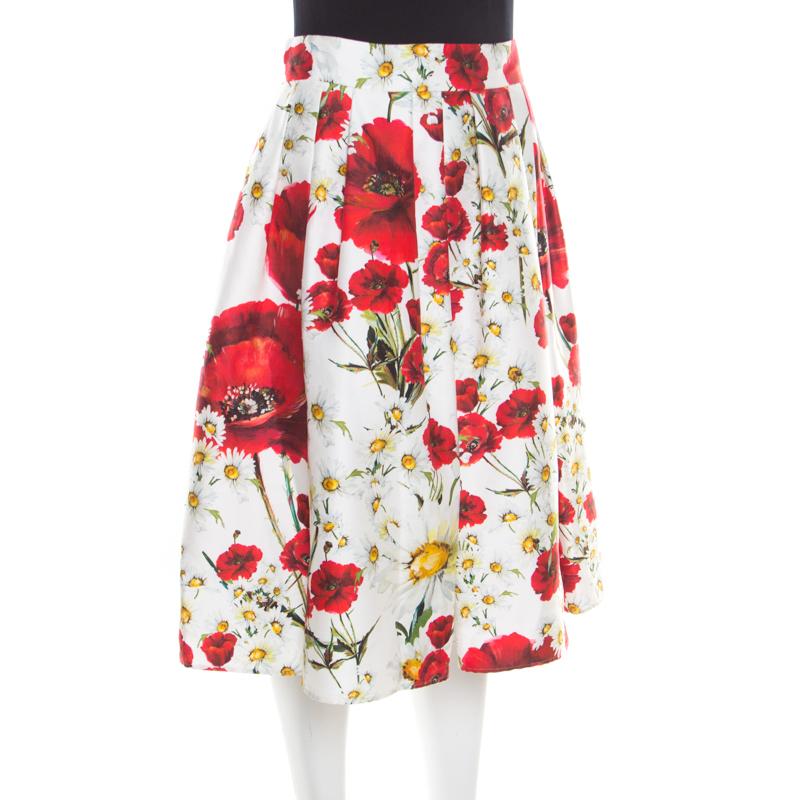 Dolce and Gabbana White and Red Floral Printed Cotton and Silk Pleated Skirt M In Excellent Condition In Dubai, Al Qouz 2