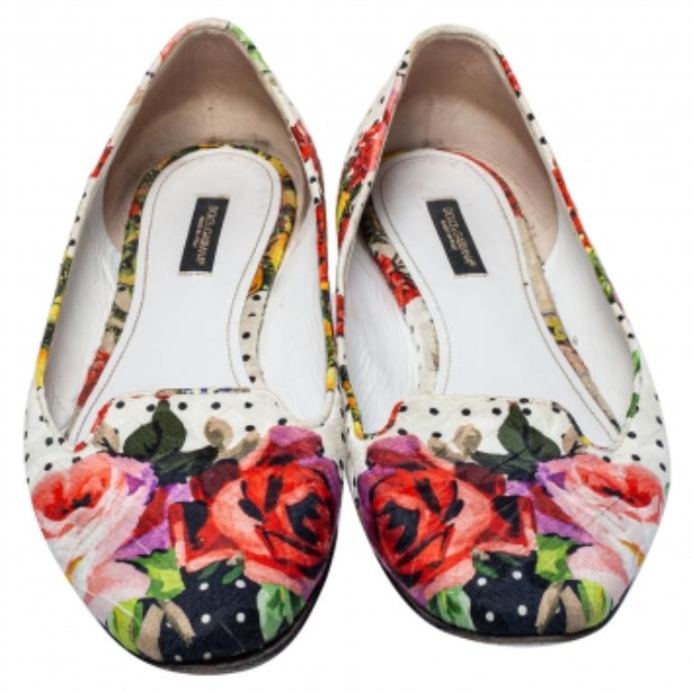 Dolce and Gabbana White Floral Print Fabric Loafers Size 40 In Fair Condition For Sale In Dubai, Al Qouz 2