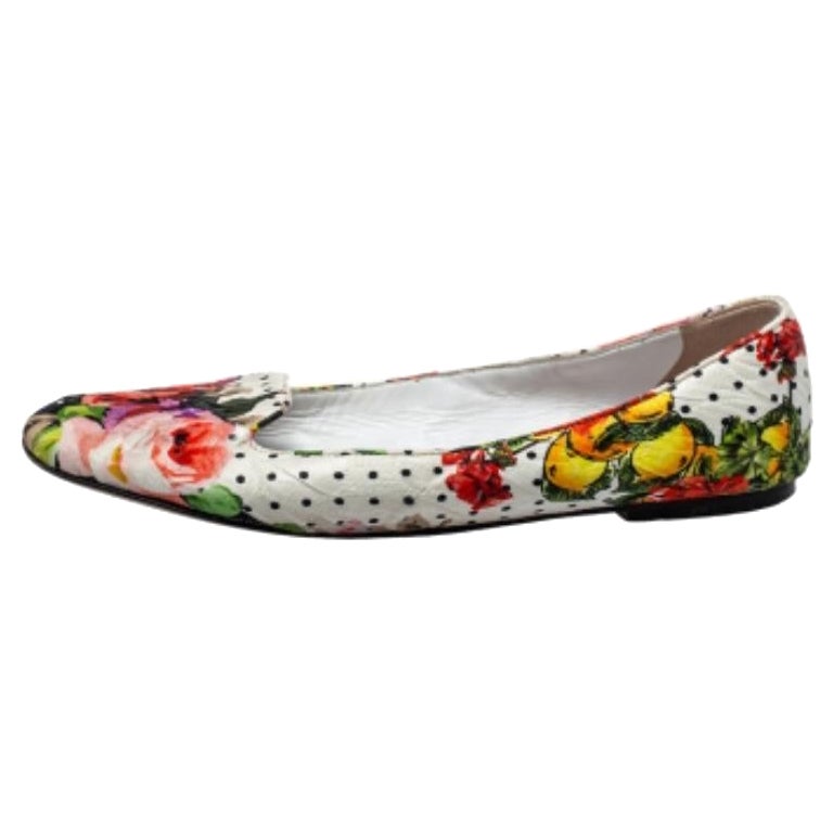 Dolce und Gabbana Loafers aus weißem Stoff mit Blumendruck in Weiß, Größe 40