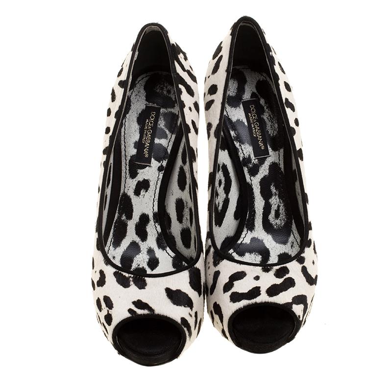 Cast a spell of wonder on your audience whenever you step out in these pumps from Dolce&Gabbana. Beautifully crafted from calf hair in leopard prints, they are enhanced with peep toes and completed with platforms and 11.5 cm heels.

Includes: The