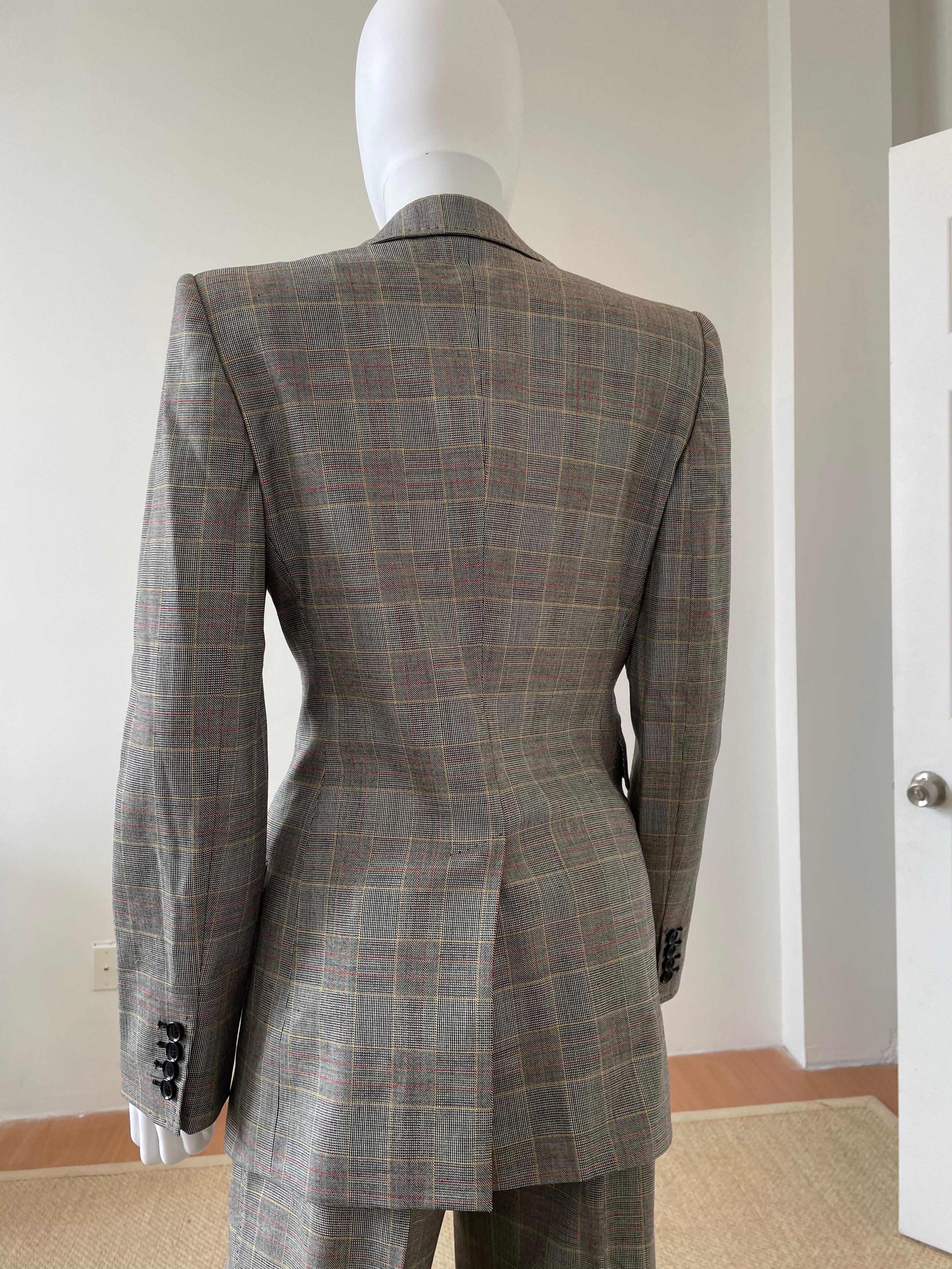 Dolce and Gabbana Wool Plaid Peak Lapel Blazer with Matching Pants Suit In Good Condition For Sale In Brooklyn, NY