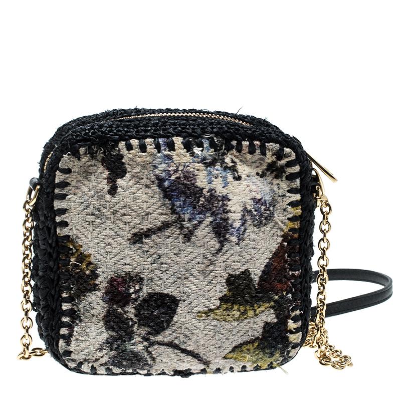 How this shoulder bag from Dolce&Gabbana tugs at our heartstrings and brings such joy to our eyes! The extravagant Italian brand offers you a bag that is made from woven fabric and raffia with a zipper that reveals a fabric interior. The brand