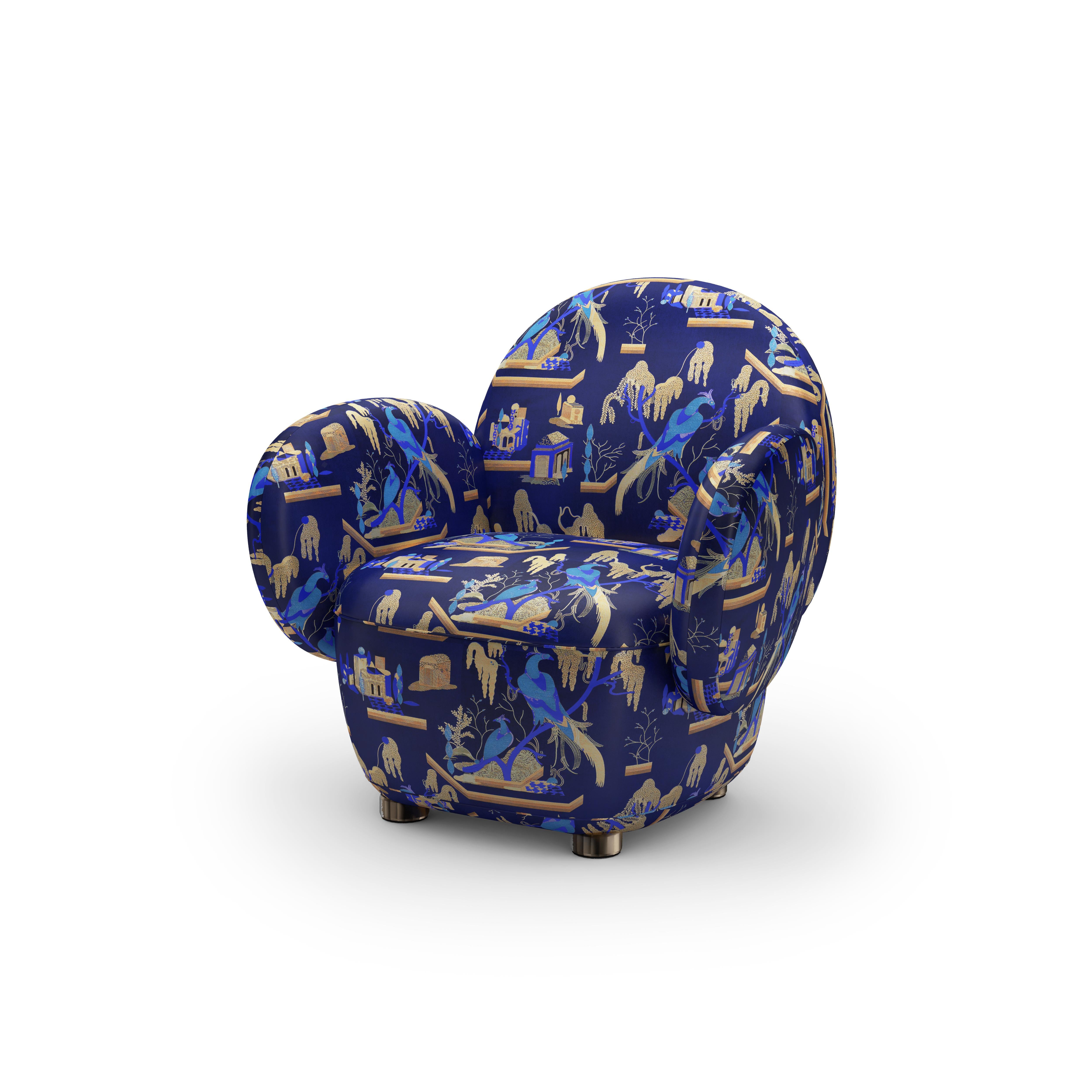 Dolce Armchair ist ein exquisites Einsitzer-Sofa, das allein oder zusammen mit dem Dolce Sofa verwendet werden kann. Er ist mit dem plüschigen blauen Jacquard-Stoff This Must Be The Place von Dedar Milano gepolstert. Ideal zum spielerischen